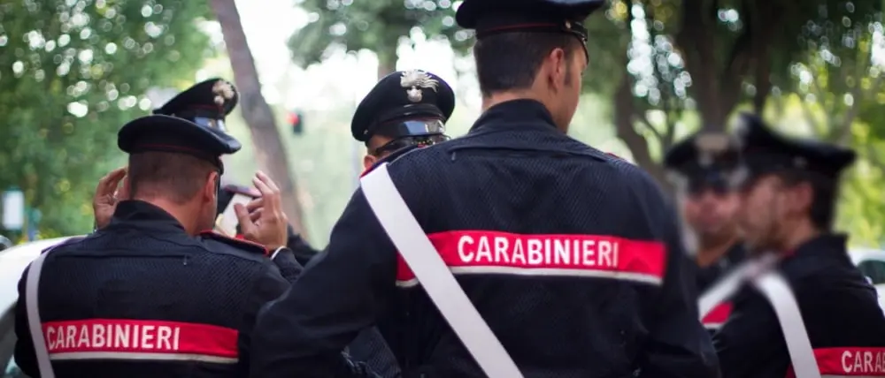 Cosenza, due arresti per evasione. Notificato anche un divieto di avvicinamento ai luoghi frequentati dalla persona offesa