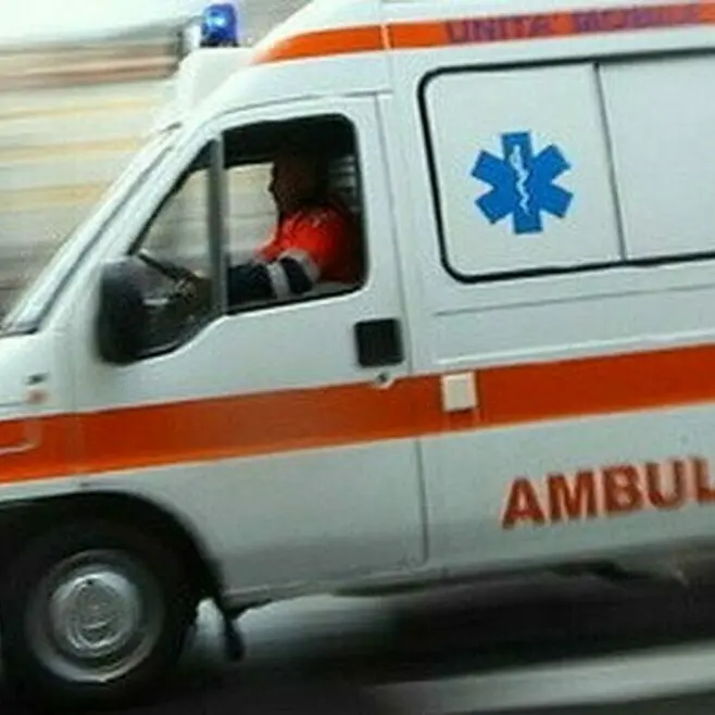 Auto contro un muro: muore un giovane di 19 anni