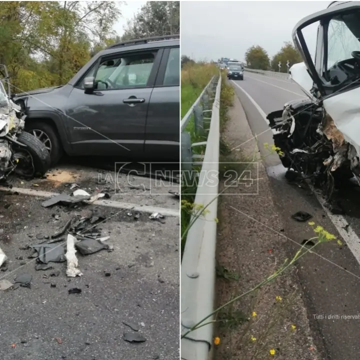 Corigliano Rossano, scontro sulla statale 106: tre mezzi coinvolti e due feriti