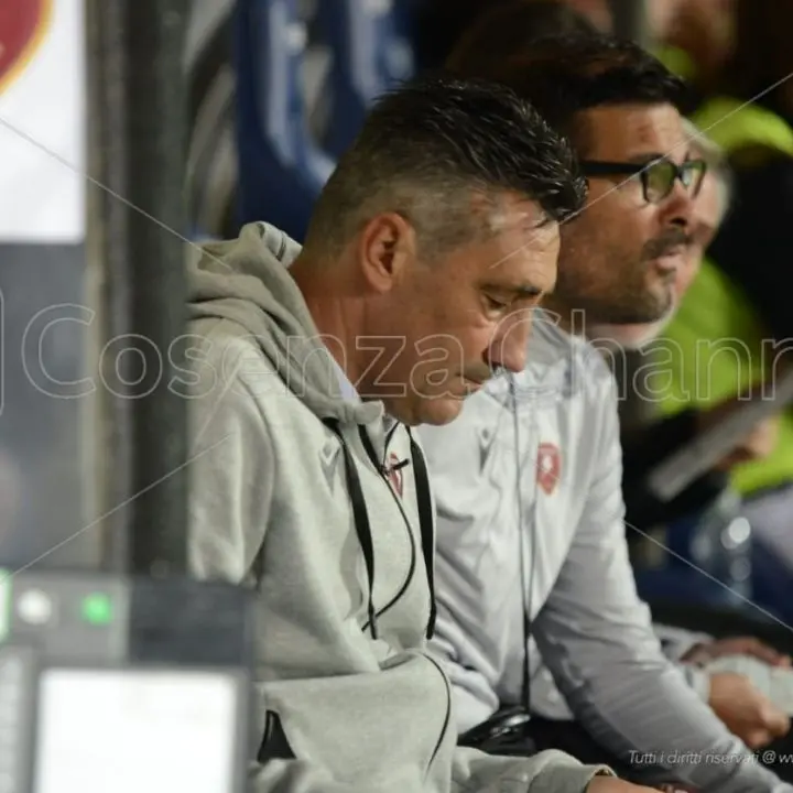 Cosenza, Dionigi dirige l'allenamento. Ma c'è l'ombra di Aglietti
