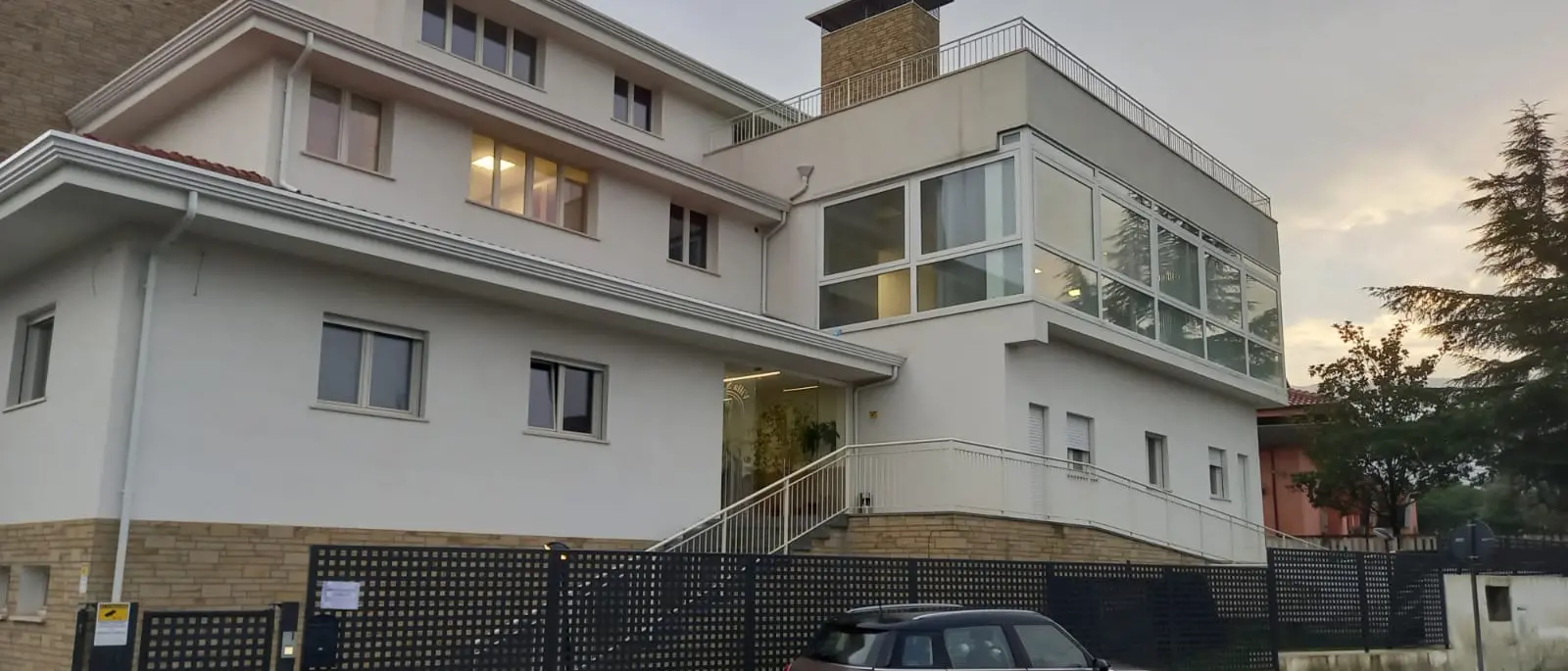 Stacca la luce a una clinica per anziani, intervengono i carabinieri e salvano i pazienti