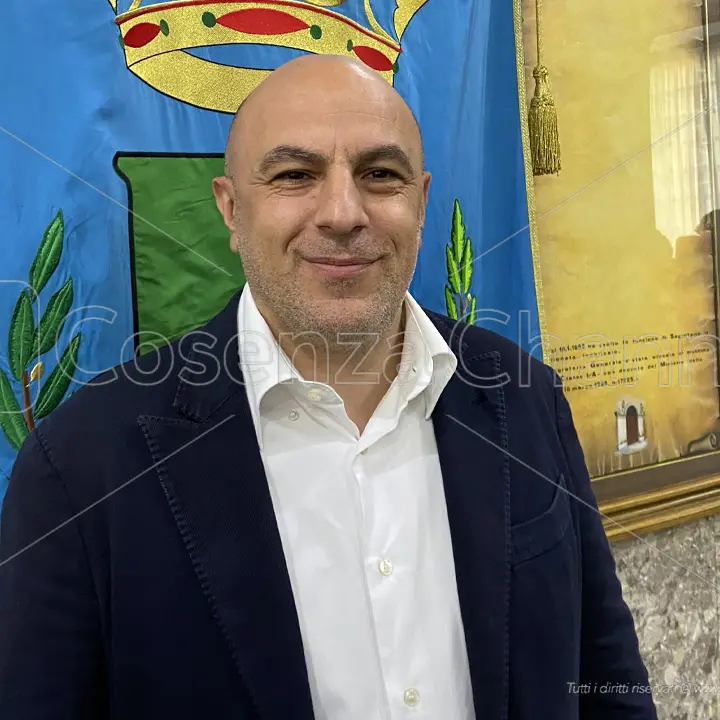 De Cicco, ode a Via Popilia e ai quartieri di Cosenza: «Chi vive qui sa che per crescere bisogna lavorare»