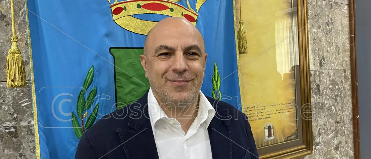 De Cicco, ode a Via Popilia e ai quartieri di Cosenza: «Chi vive qui sa che per crescere bisogna lavorare»