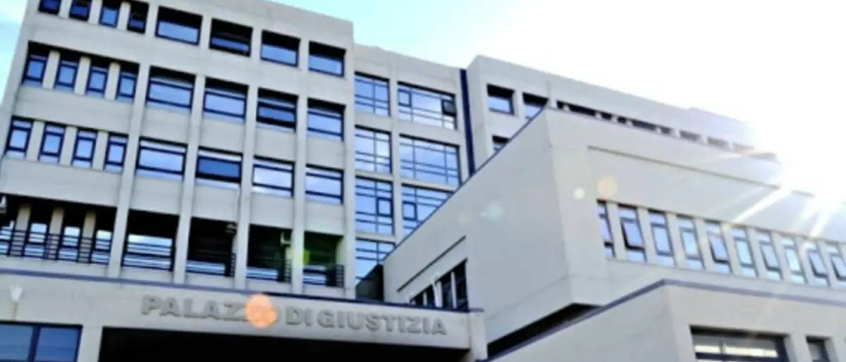 Santiago travolto da un cancello pesante in un lido di Guardia Piemontese, c'è un indagato