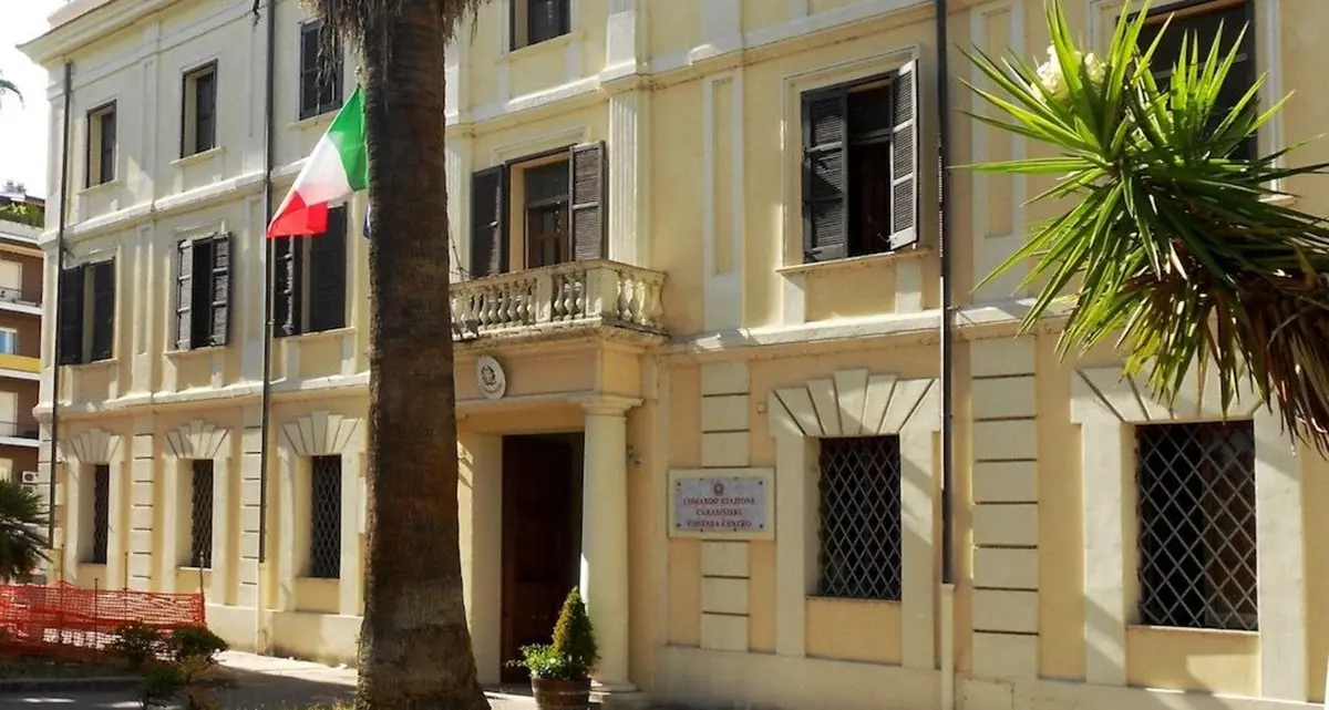 Cosenza,\u00A0viene aggredito sotto casa dopo aver separato due ragazzini che si picchiavano\n