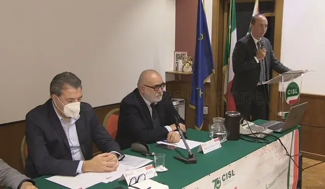 Desertificazione bancaria: così scompaiono anche i bancomat. «Serve una riforma»