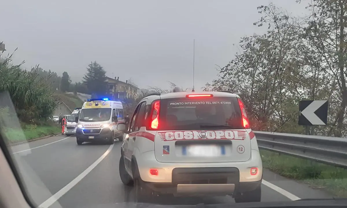 Incidente sulla SS 107 nei pressi di Rovito. Traffico bloccato, ambulanze sul posto