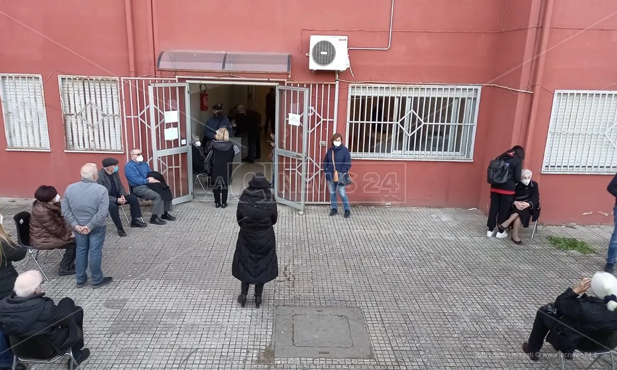 Cosenza, il centro vaccinale di Via degli Stadi ha già riaperto. Trovata la soluzione