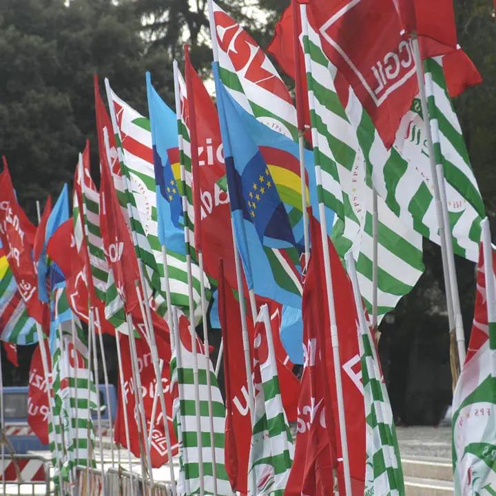 Crosia in marcia contro la violenza: Cgil, Cisl e Uil aderiscono alla manifestazione