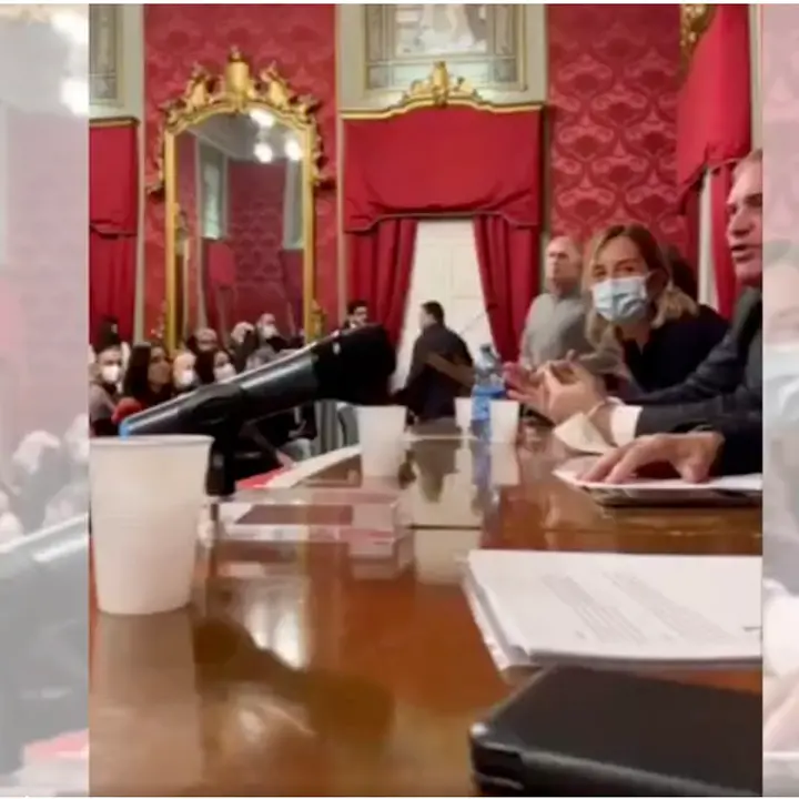Pd Cosenza, la riunione si trasforma in rissa. Adamo e Covelli si scagliano contro Reale (VIDEO)