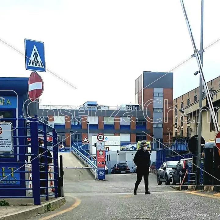 Pronto soccorso di Cosenza, l'Azienda assume medici e infermieri per tre mesi