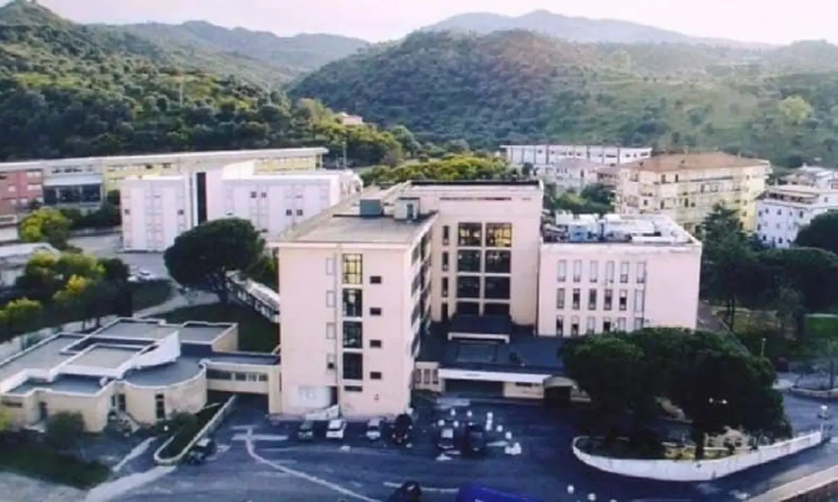 Cariati, la sanità continua a perdere pezzi. Servizi chiusi e specialisti spariti: la denuncia dei Comitati per il Vittorio Cosentino