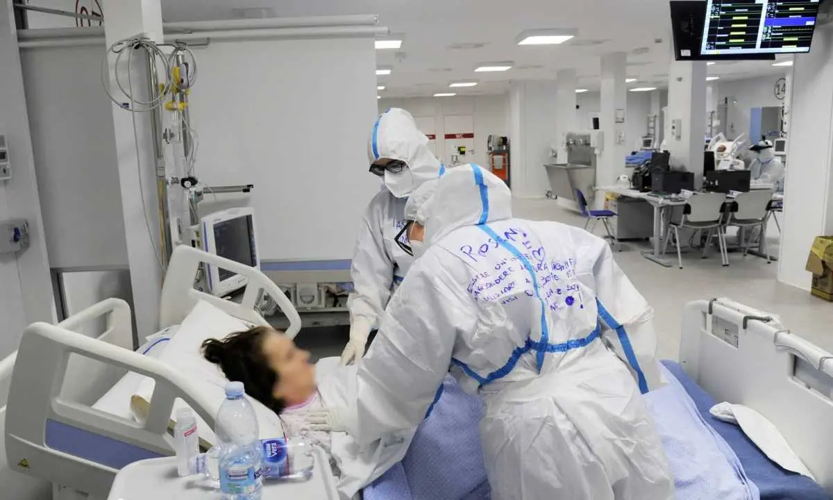 Calabria, ricoveri Covid in area medica al 40%. Ciccozzi: «Picco raggiunto»