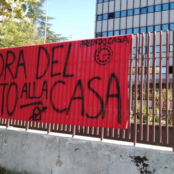 Comitato Prendocasa: «A Cosenza centinaia di famiglie in difficoltà, perché si stipulano contratti con i privati?»