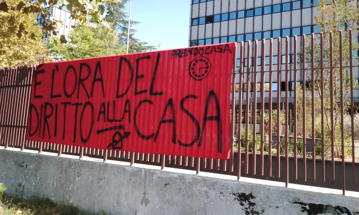 Comitato Prendocasa: «A Cosenza centinaia di famiglie in difficoltà, perché si stipulano contratti con i privati?»