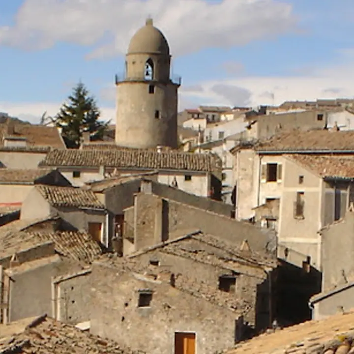Campana, il paese che scompare ogni giorno di più. Il sindaco: «Lo Stato ci ha dimenticato»