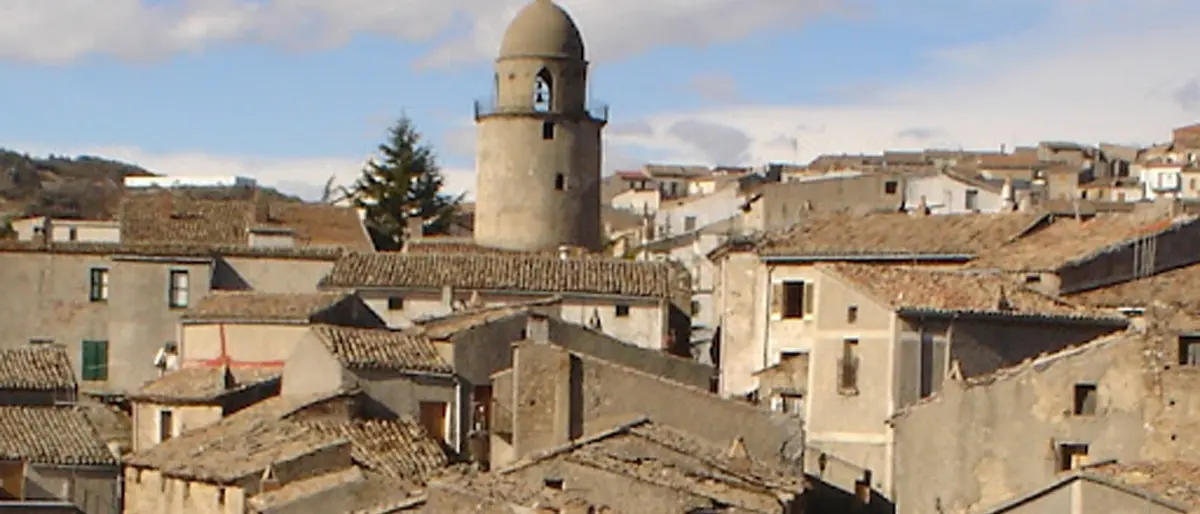 Campana, il paese che scompare ogni giorno di più. Il sindaco: «Lo Stato ci ha dimenticato»
