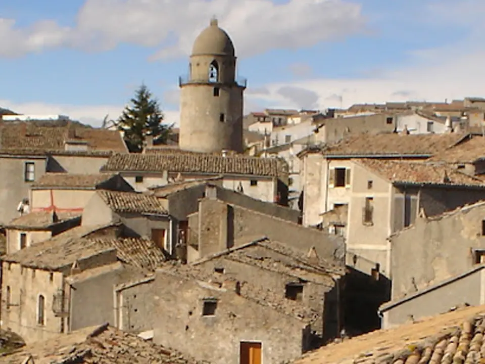 Campana, il paese che scompare ogni giorno di più. Il sindaco: «Lo Stato ci ha dimenticato»