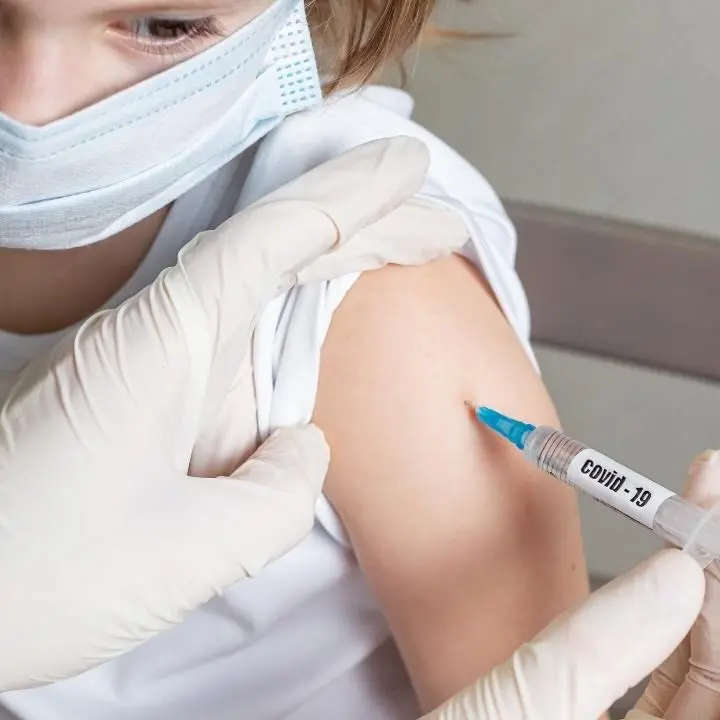 Covid, via libera al vaccino Pfizer contro le varianti Omicron per i bambini tra i 5 e gli 11 anni