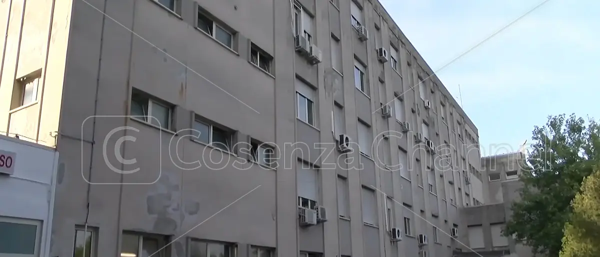 Ospedale di Praia, la minoranza attacca il sindaco: «Non dà risposte, su La7 parole prive di significato»