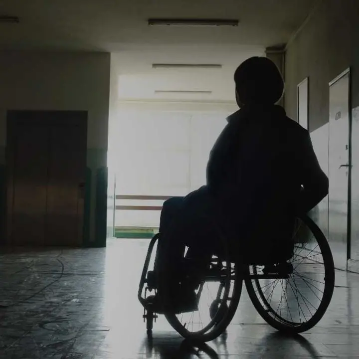 Trasporto disabili fermo a Cosenza, Caruso: «Colpa della burocrazia»