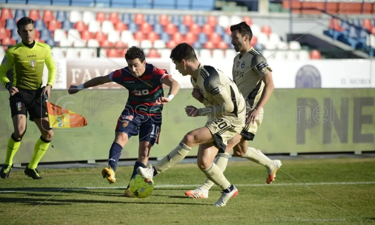 Cosenza-Pisa 0-2, le pagelle: che ingenuità Carraro. Gori in fase involutiva