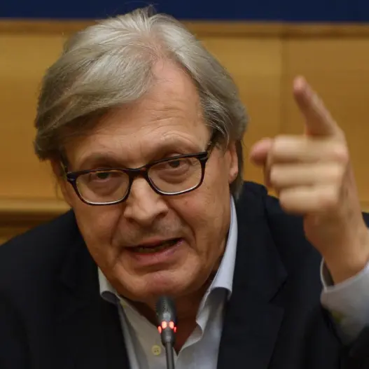 Sgarbi arriva a Cosenza per la presentazione del suo ultimo libro e... per Occhiuto