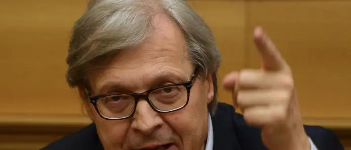 Sgarbi arriva a Cosenza per la presentazione del suo ultimo libro e... per Occhiuto