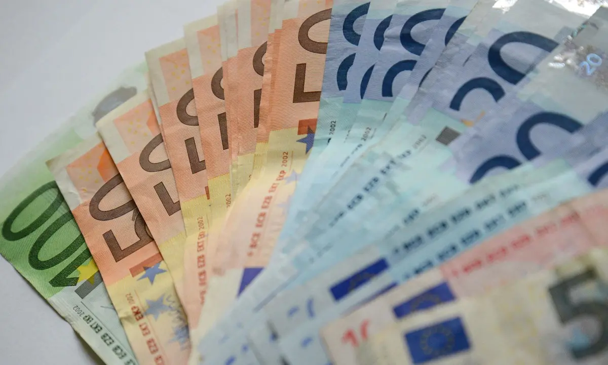 Cosenza tra le province con gli stipendi più bassi d'Italia: le buste paga pesano meno delle pensioni