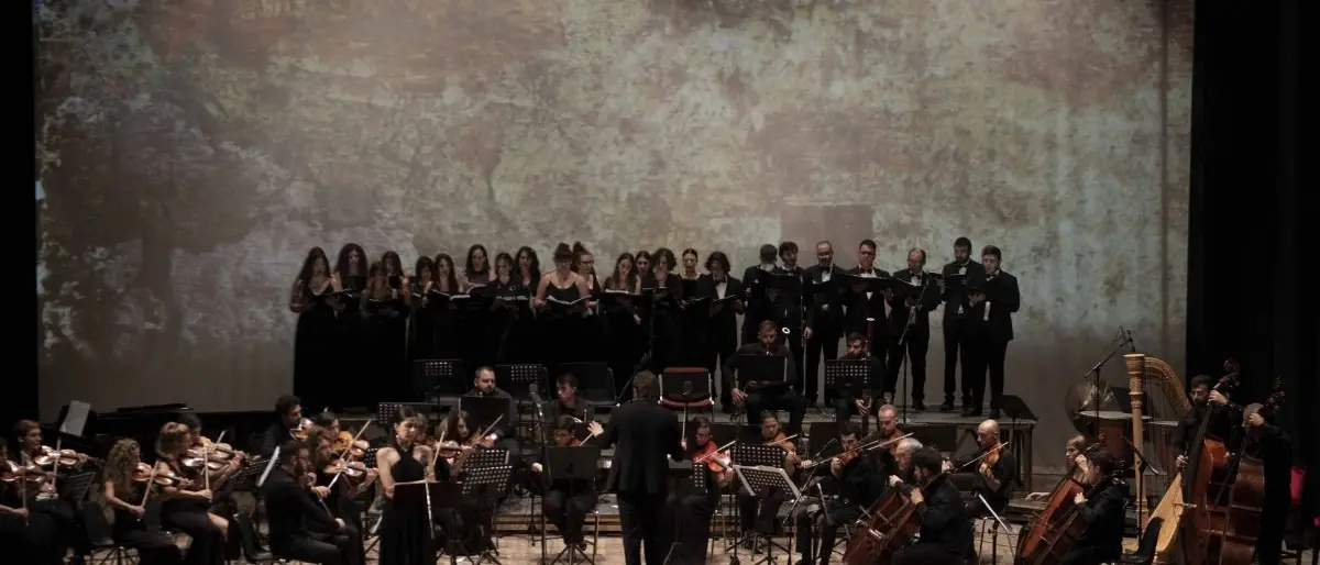 Teatro Rendano, il concerto di Natale e il Gran Galà di fine anno chiudono la stagione “Torniamo all'Opera”