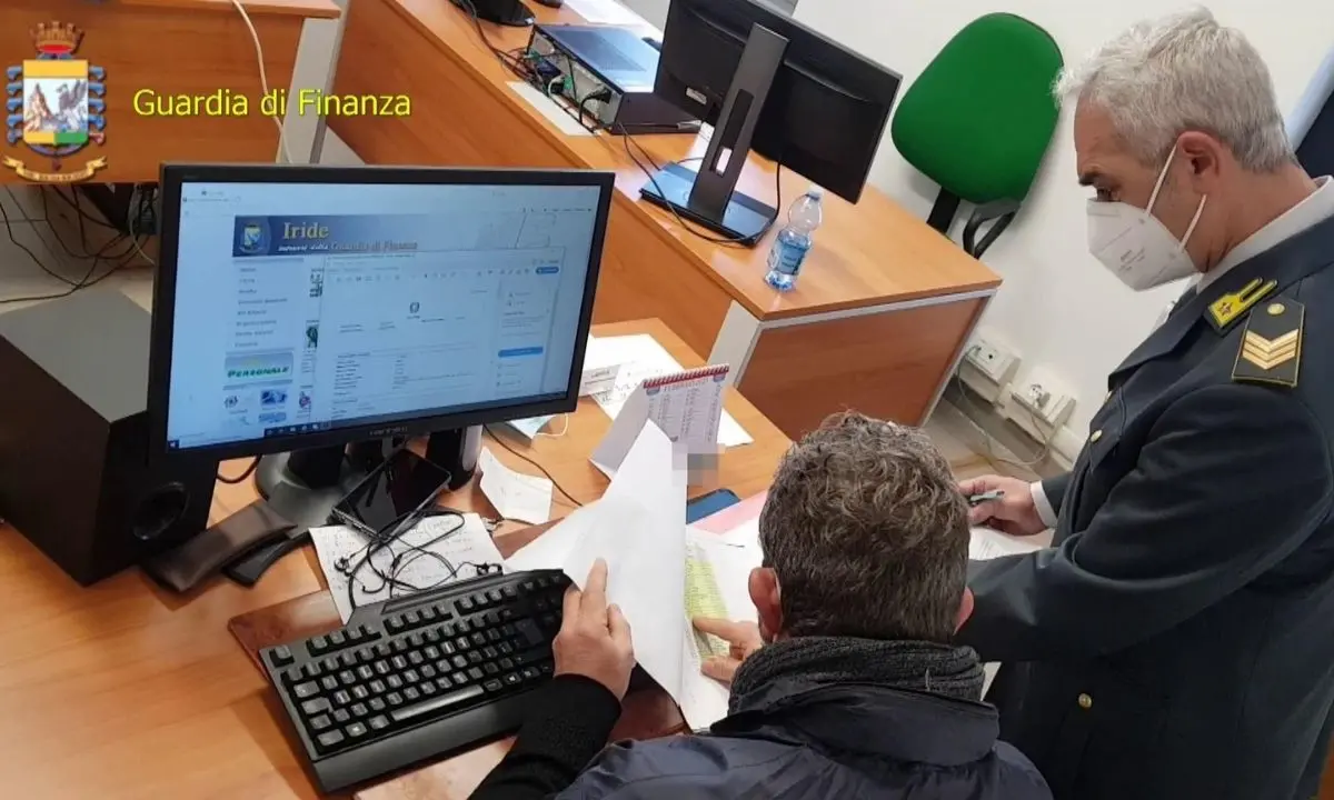 Cosenza, fatture false per ottenere contributi: tre denunce e sequestri per 900mila euro
