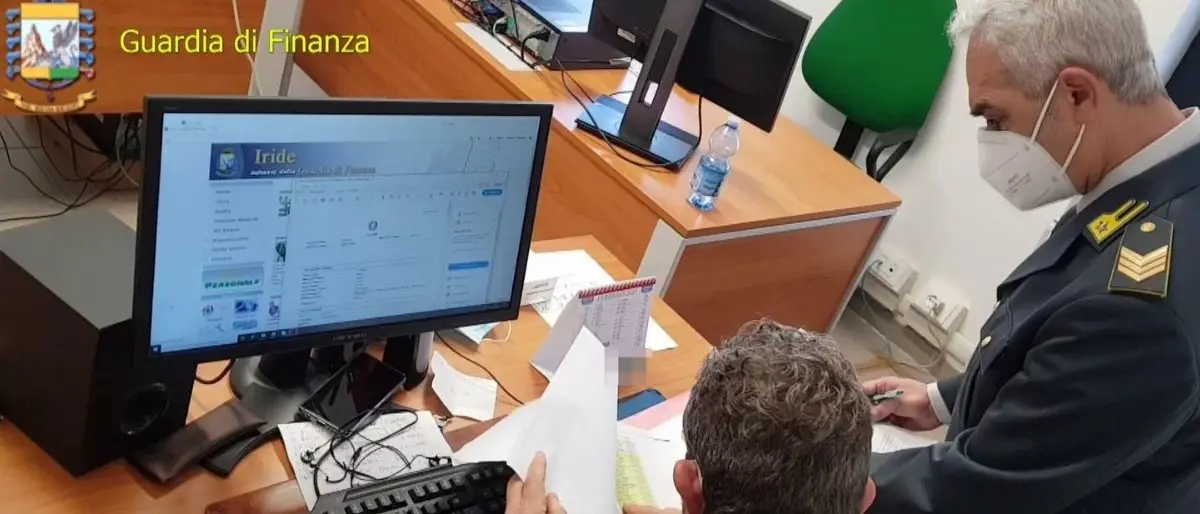 Cosenza, fatture false per ottenere contributi: tre denunce e sequestri per 900mila euro