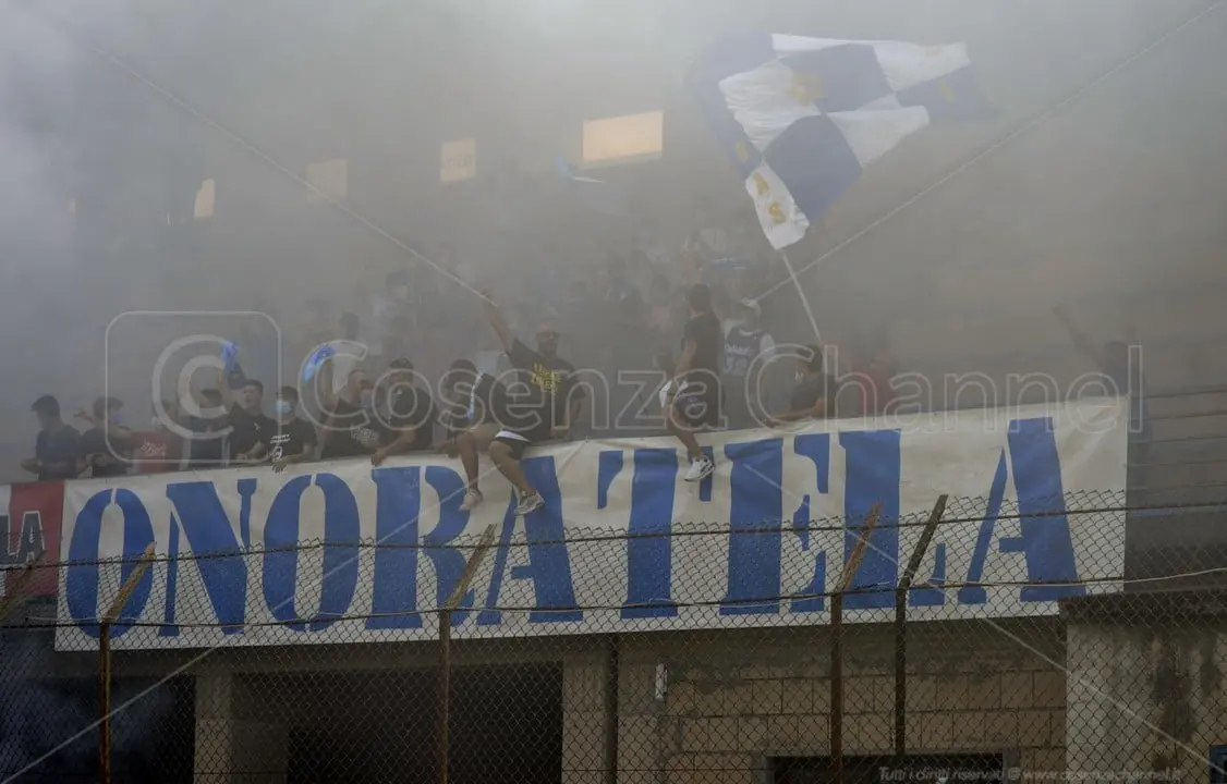 Gli Ultras della Paolana: «Chiediamo scusa a mister Luigi Carnevale»