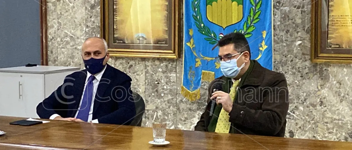 Cosenza, il sindaco Caruso punzecchia l'opposizione: «Dicevano che senza luci non sarebbe stato Natale»