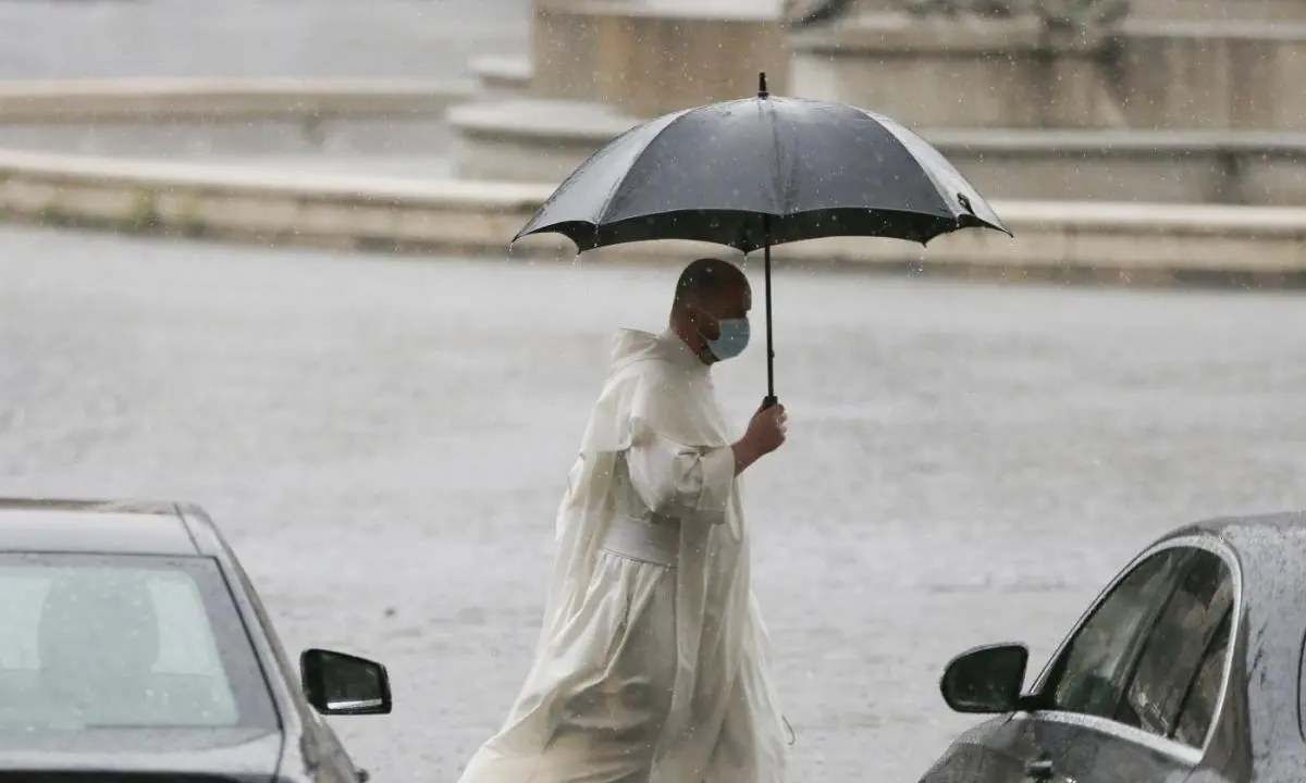 Clima primaverile ma non per tutti: il maltempo sferza l'Italia, neve e allagamenti al Centro-Nord