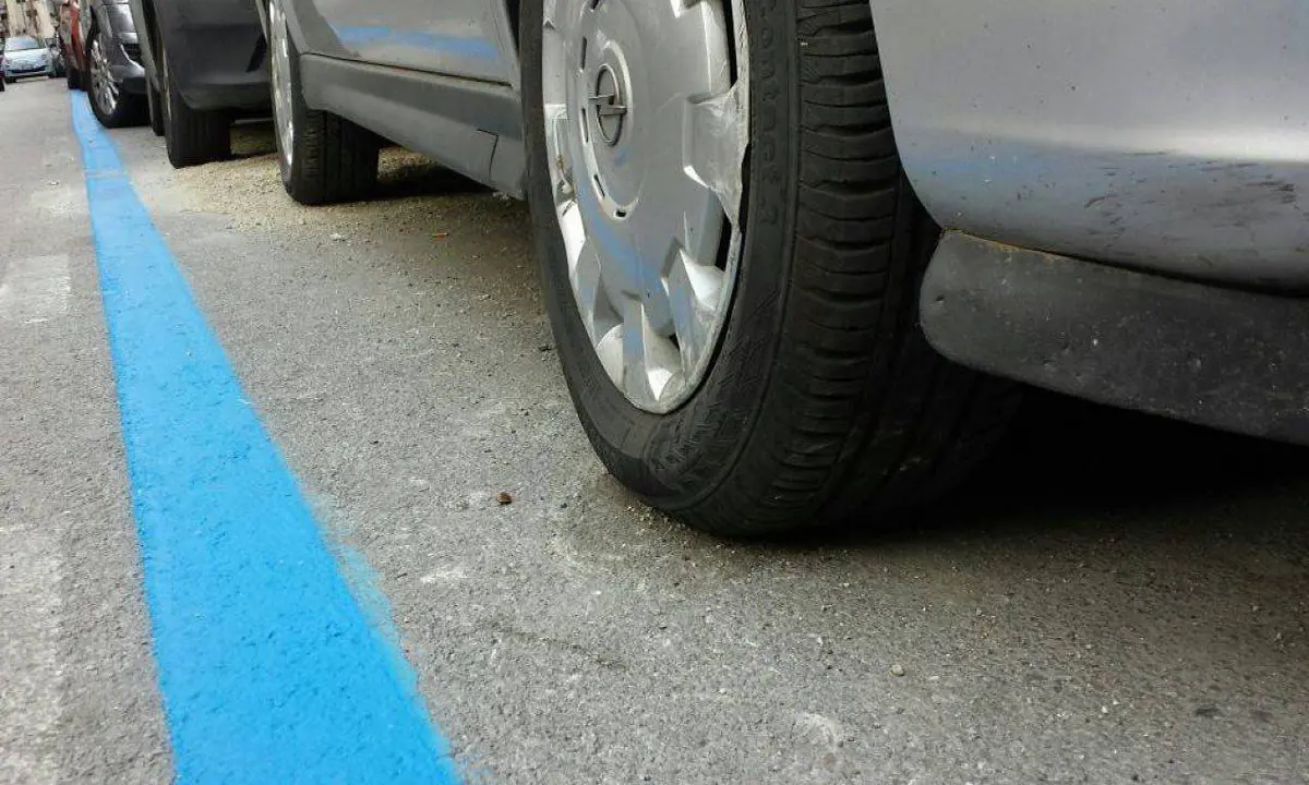 Cosenza, aumentano le strisce blu in centro. Il Comune applica una delibera del 2009