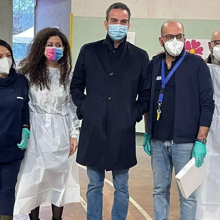 Occhiuto: «Grato ai medici e agli infermieri che vaccinano anche nei giorni di festa»