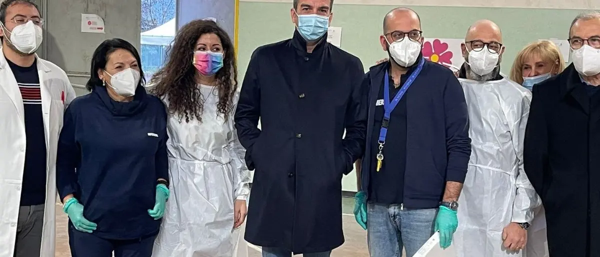 Occhiuto: «Grato ai medici e agli infermieri che vaccinano anche nei giorni di festa»