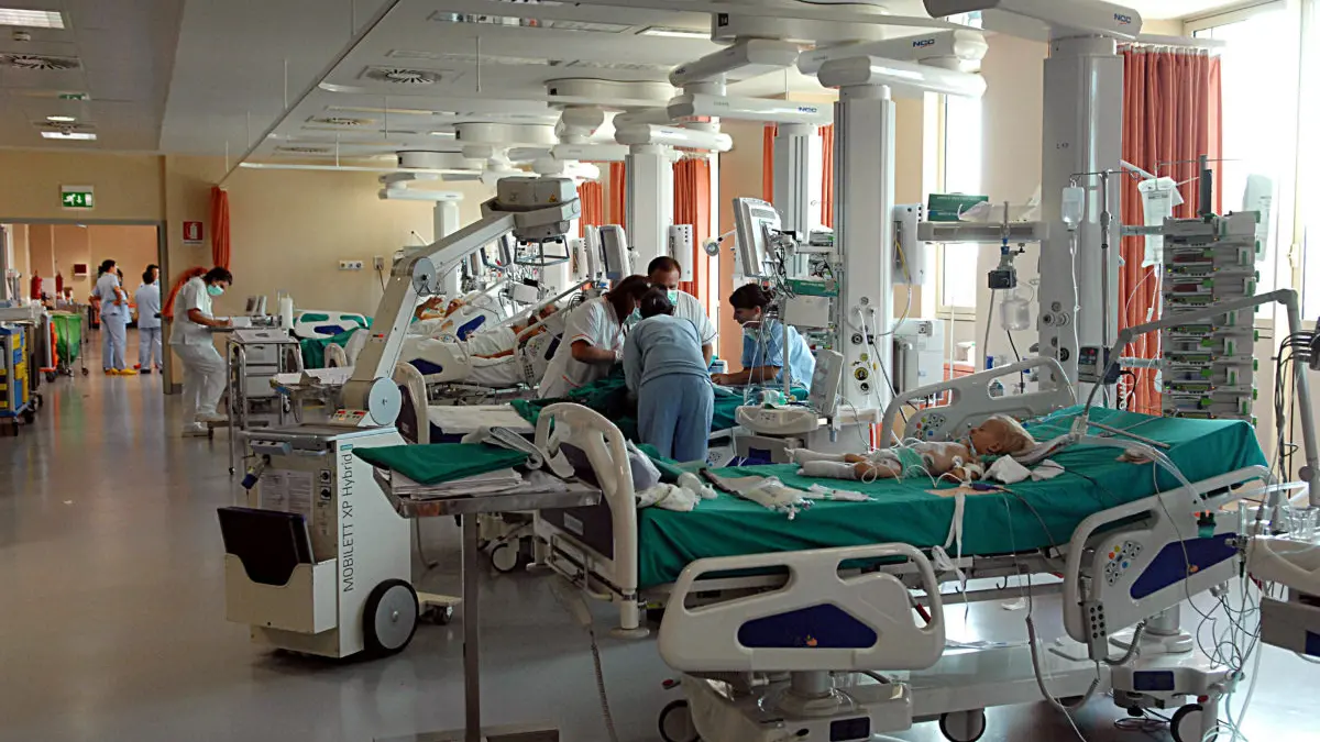 TERAPIA INTENSIVA INFERMIERE MEDICO SALA RIANIMAZIONE OSPEDALE NIGUARDA