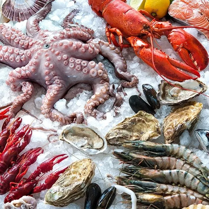 Vigilia di Natale, prezzi pazzi per il cenone a base di pesce. Vongole anche a 23 euro al chilo