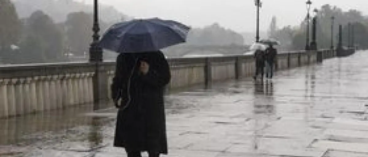 Il maltempo imperversa sull'Italia: rischio idrogeologico elevato, alberi caduti e due morti