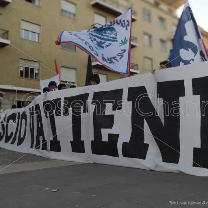 Cosenza-Cremonese, gli Anni Ottanta: «Restiamo fuori, 19 euro significa lucrare sui tifosi»