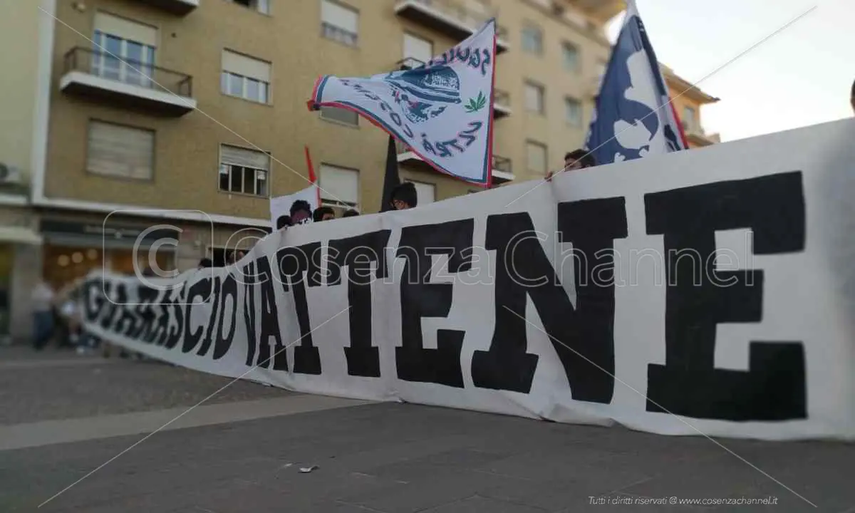 Cosenza-Cremonese, gli Anni Ottanta: «Restiamo fuori, 19 euro significa lucrare sui tifosi»