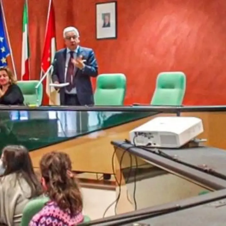 Pnrr, Manna scrive al presidente nazionale dell'Anci De Caro: «Dagli studenti idee innovative per la città del futuro»