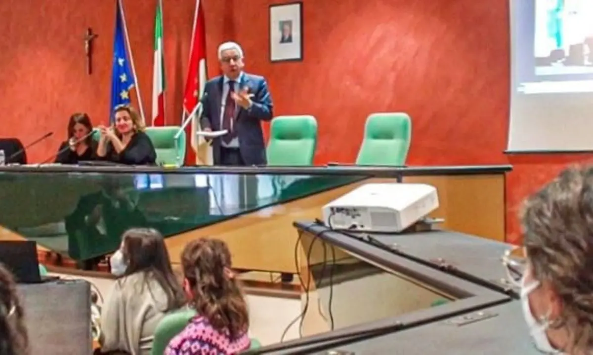 Lo scioglimento del comune di Rende leva le castagne dal fuoco al Pd provinciale