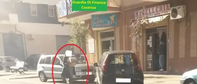 Assenteismo all'Asp di Cosenza, ecco i 12 arrestati (FOTO)