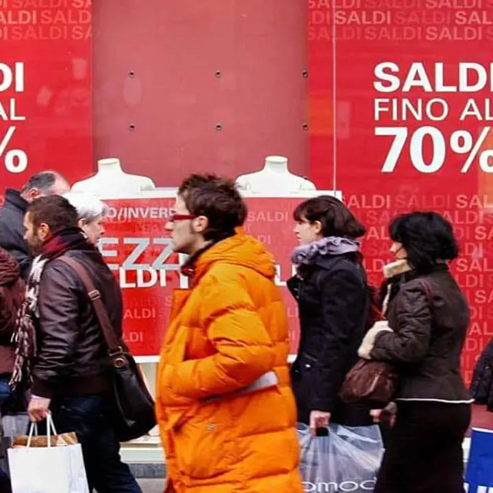 Saldi 2024, i calabresi non si fidano della Rete e acquistano nei negozi