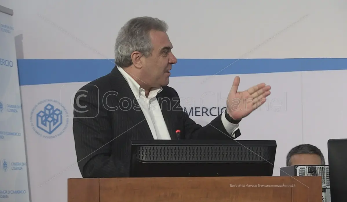 Cosenza, Sbarra (Cisl) al Parlamento delle imprese: «L’economia digitale può aiutarci a uscire dalla crisi» - VIDEO