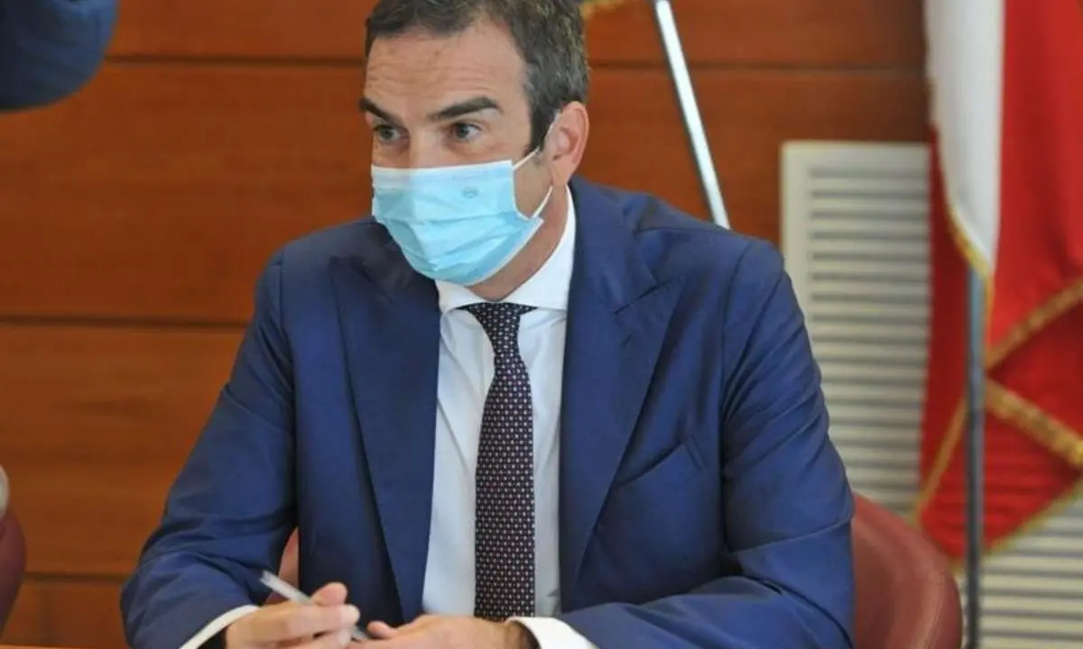 Operatori sanitari, contratti in scadenza. Occhiuto: «Prorogarli fino al 30 giugno»