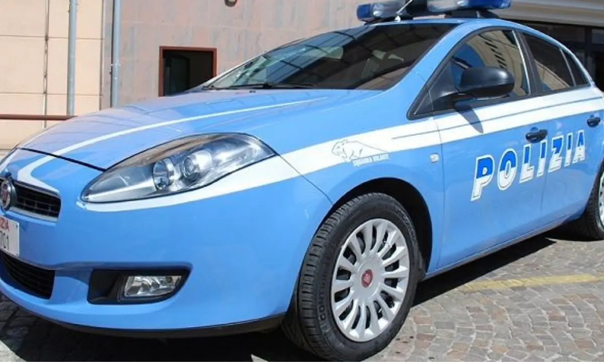Ricatta e aggredisce i genitori perché i soldi per la droga non bastano: arrestato 45enne